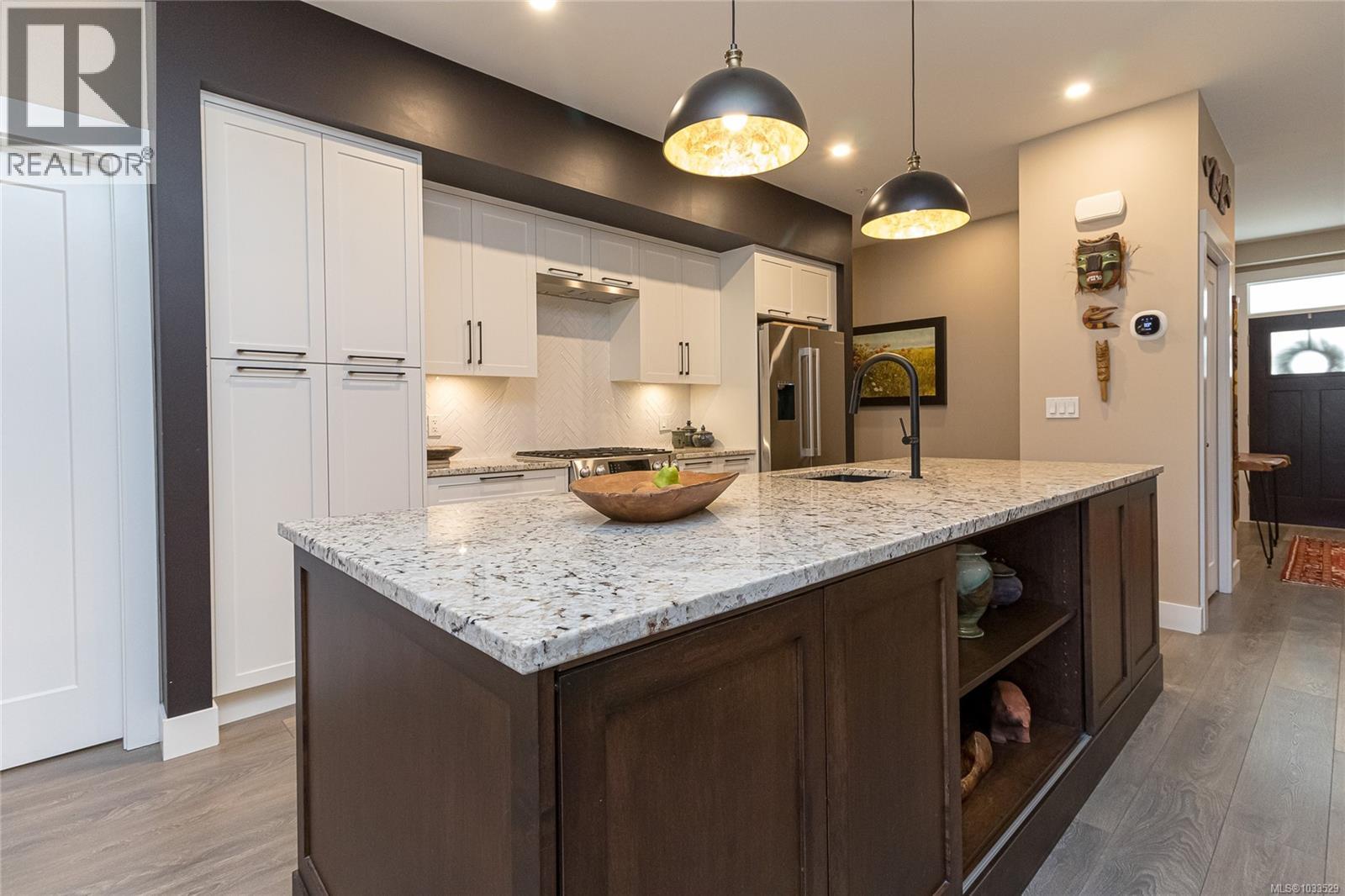 #104 467 Royal Bay Dr - 11
