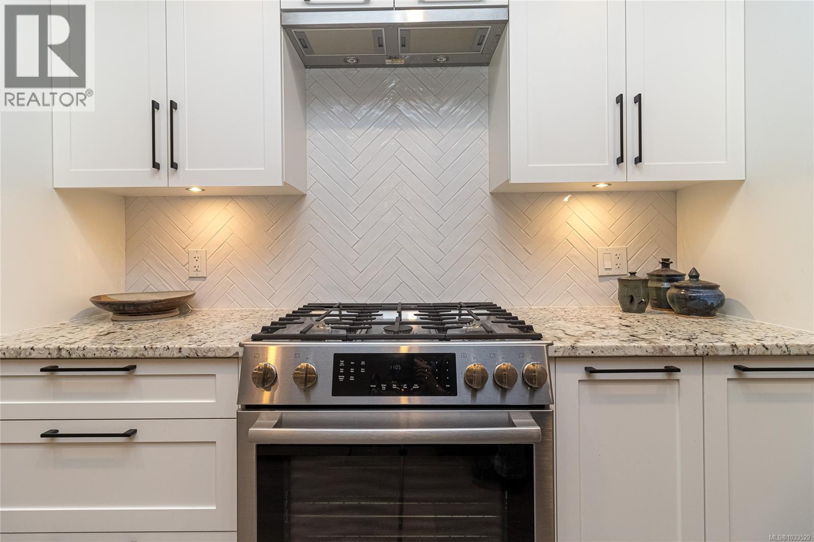 #104 467 Royal Bay Dr - 15