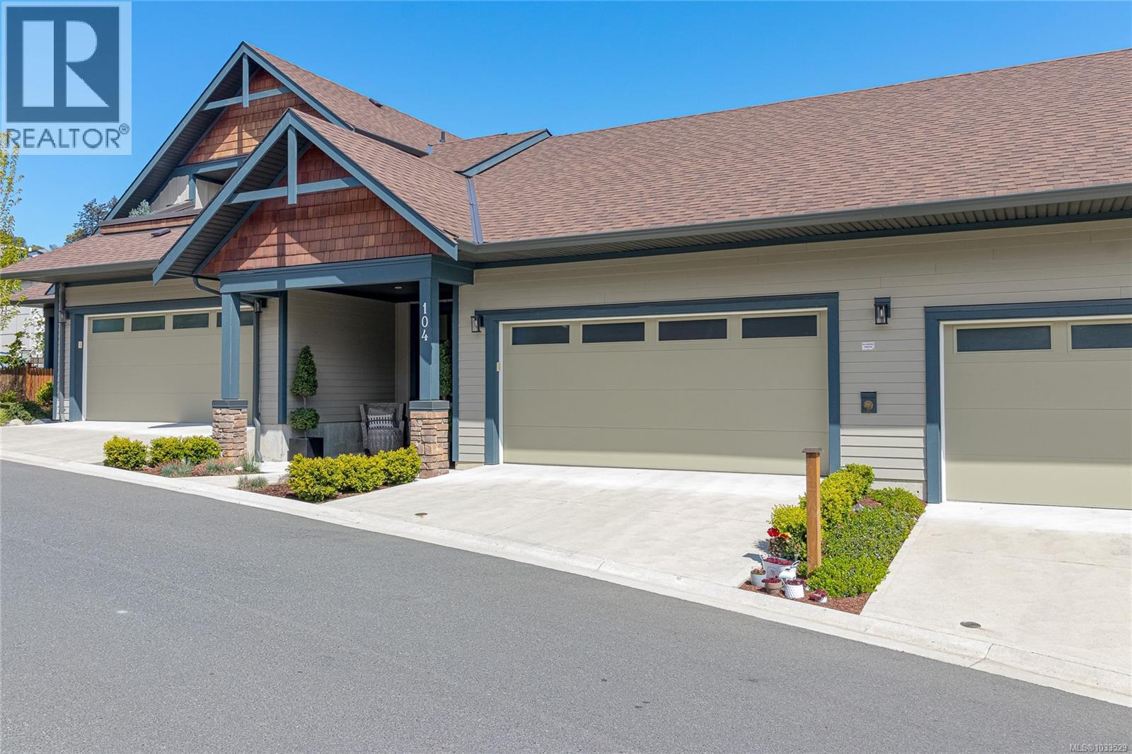 #104 467 Royal Bay Dr - Image 2