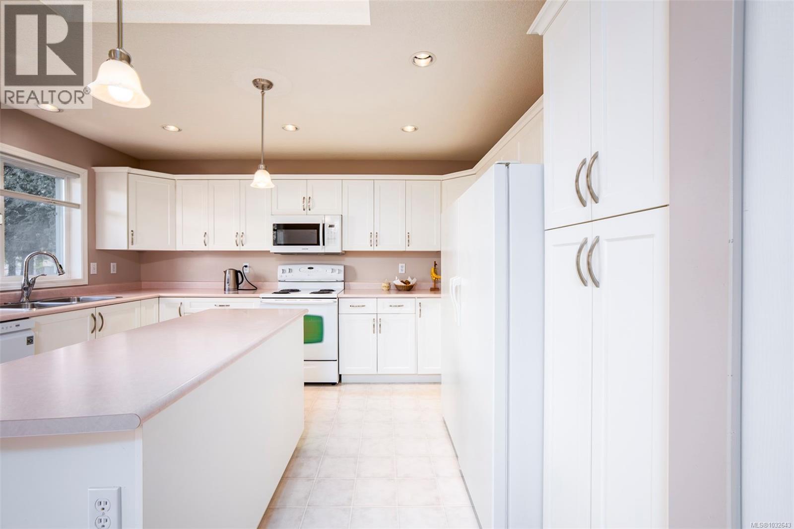 5951 Cathedral Cres - 28