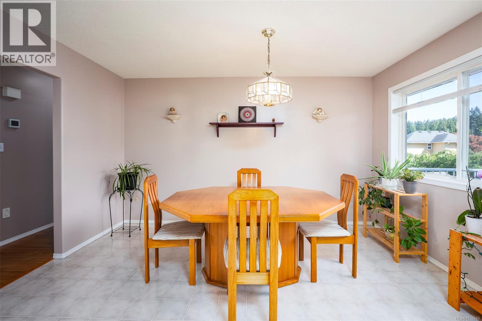 5951 Cathedral Cres - 32