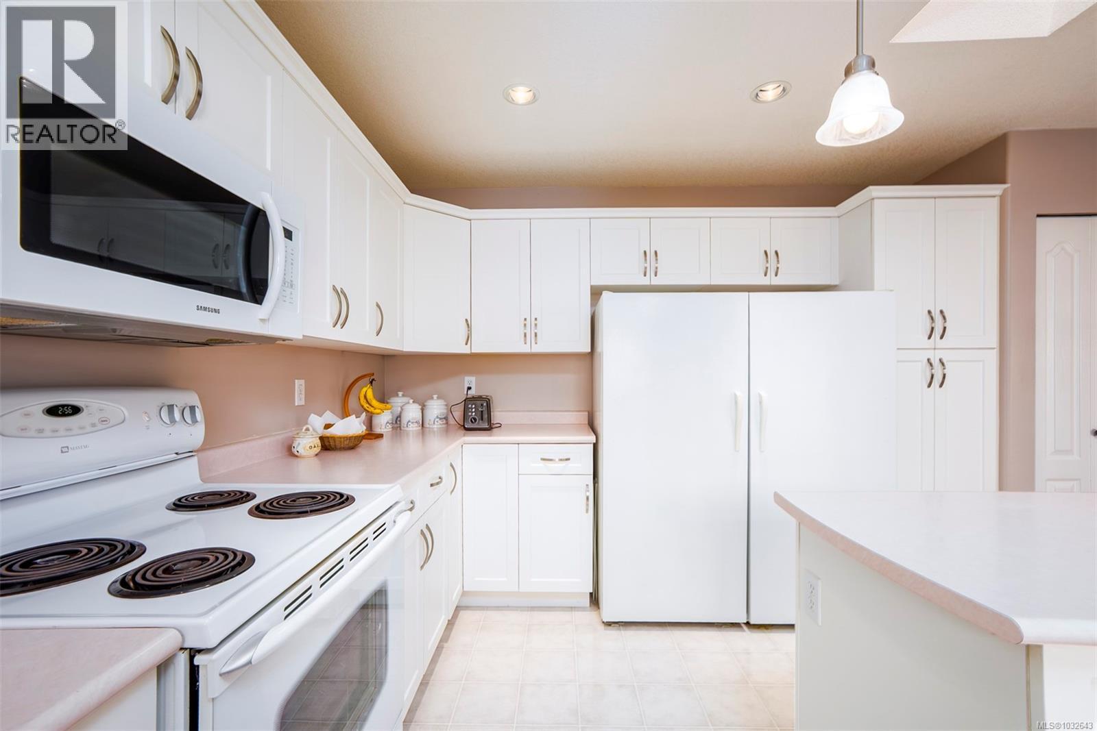 5951 Cathedral Cres - 30