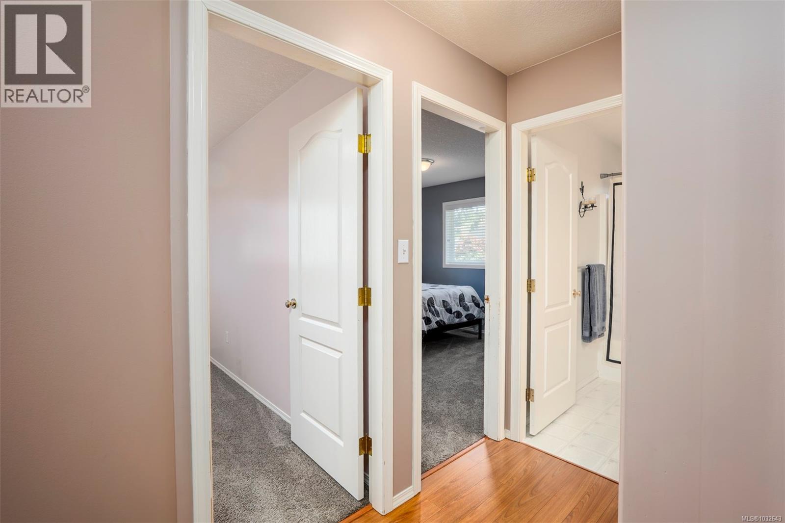 5951 Cathedral Cres - 35