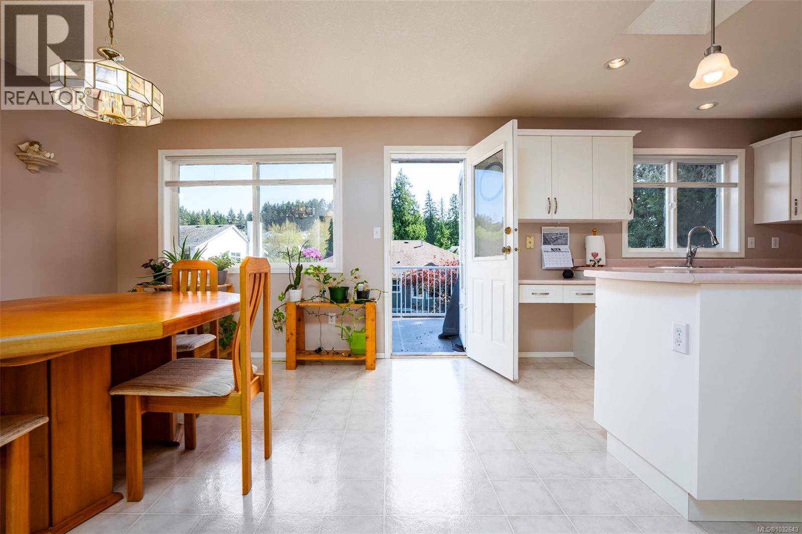 5951 Cathedral Cres - 4