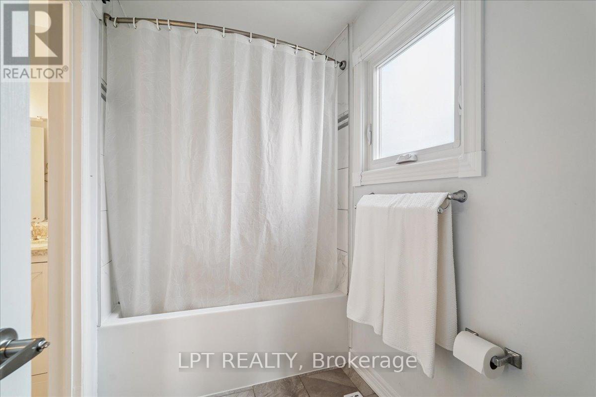 26 WRIGHT CRESCENT S - 25