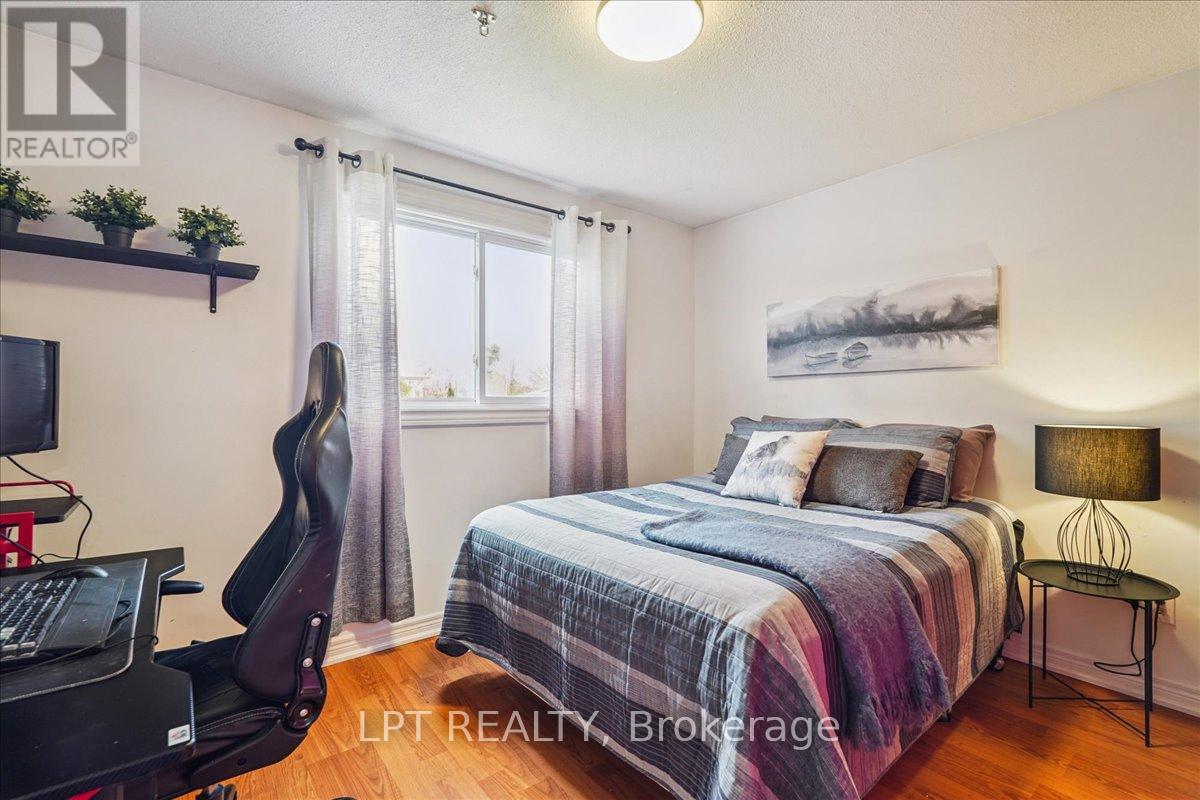 26 WRIGHT CRESCENT S - 26
