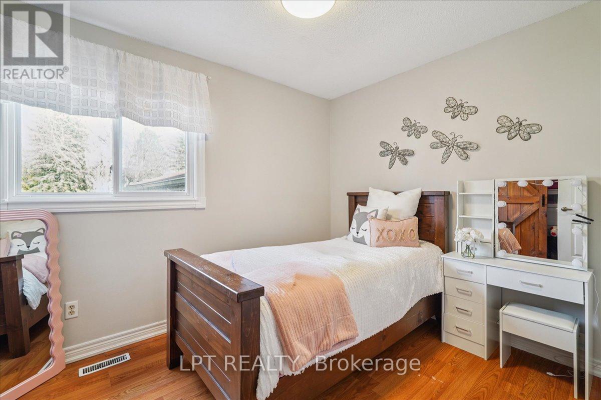 26 WRIGHT CRESCENT S - 28