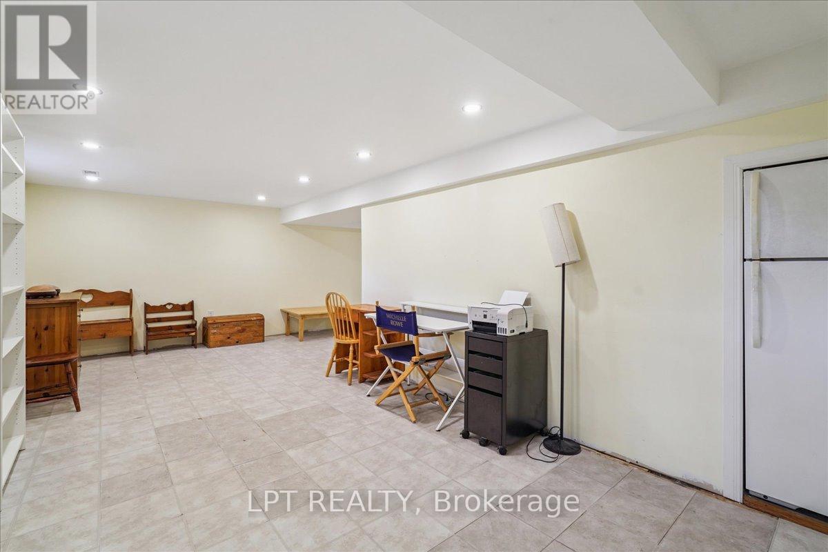 26 WRIGHT CRESCENT S - 34