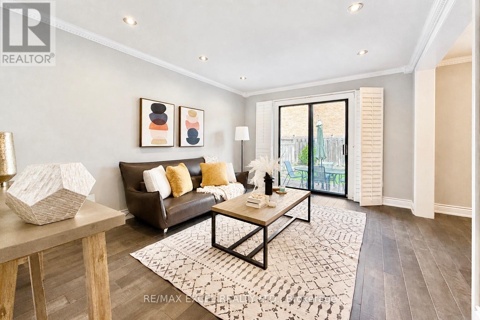 150 TROTHEN CIRCLE - 12