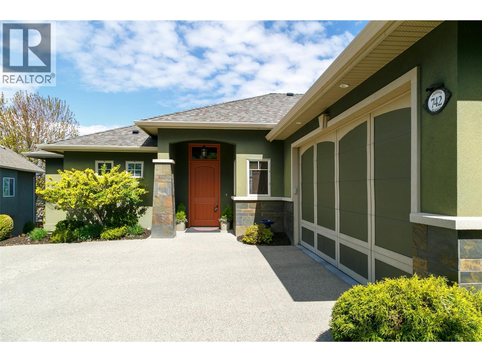 742 Crozier Avenue - 3