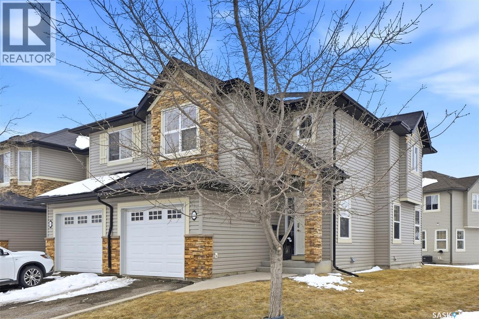 #405 615 Lynd CRESCENT - Image 2