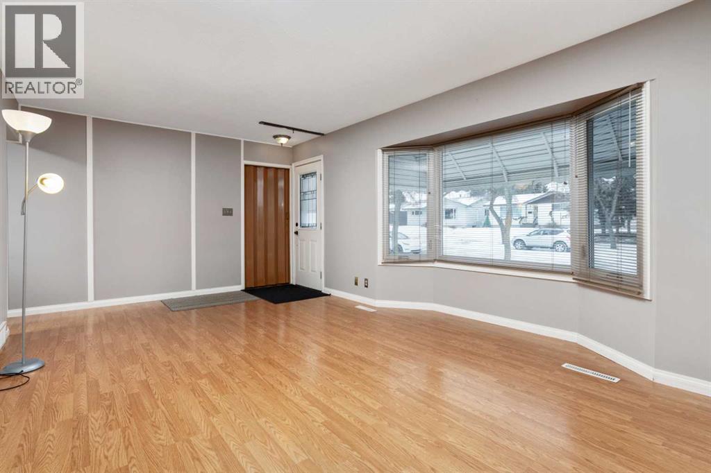 5218 53A Avenue - photo 2