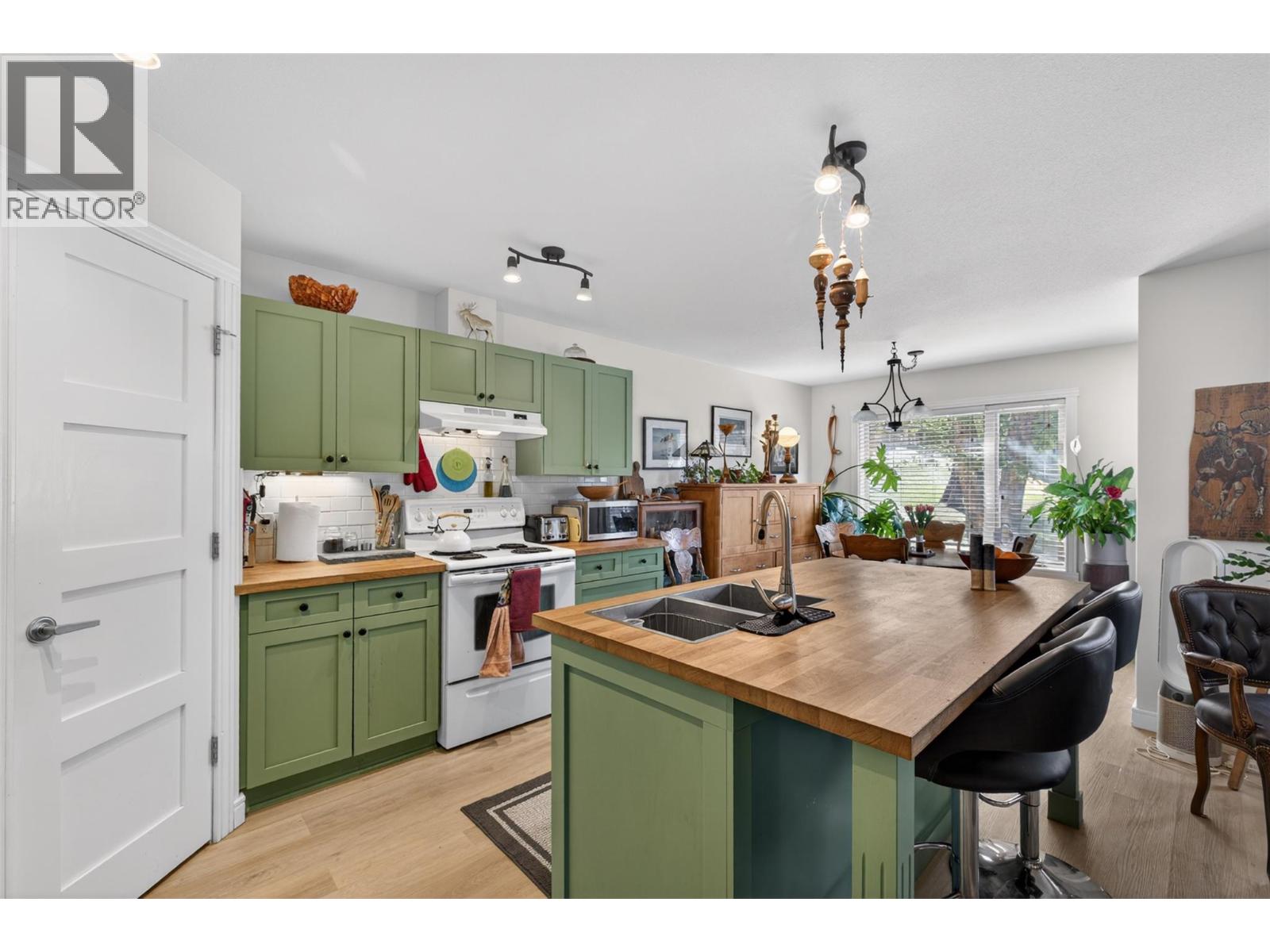 4896 Ridge Road - 10