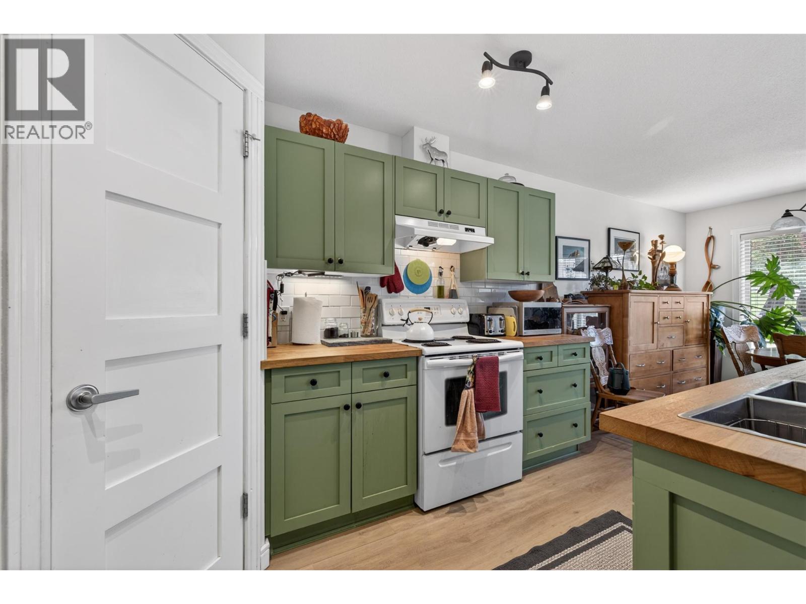 4896 Ridge Road - 11