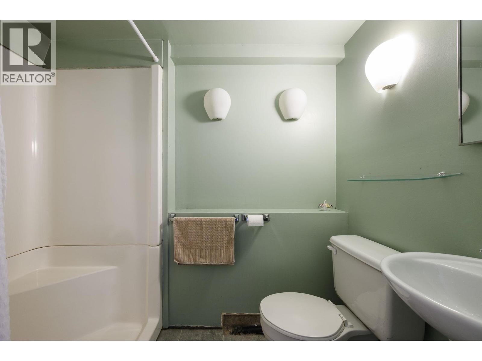 3 Bed, 2 Bath House for Sale in Vancouver – 2633 VENABLES STREET, Vancouver - Image 12