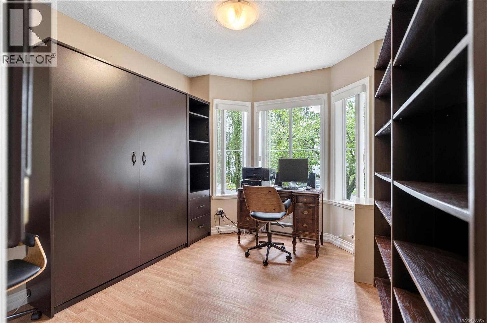 120 405 Quebec Street, Victoria