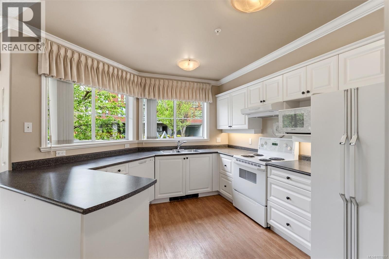 120 405 Quebec Street, Victoria