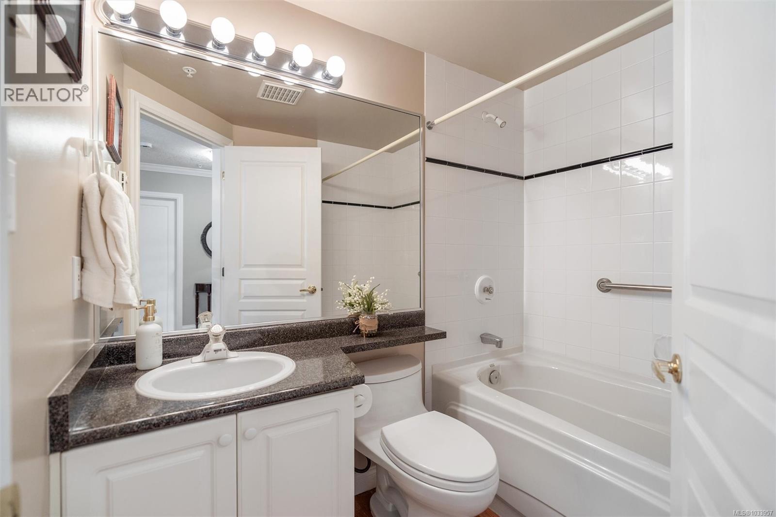120 405 Quebec Street, Victoria