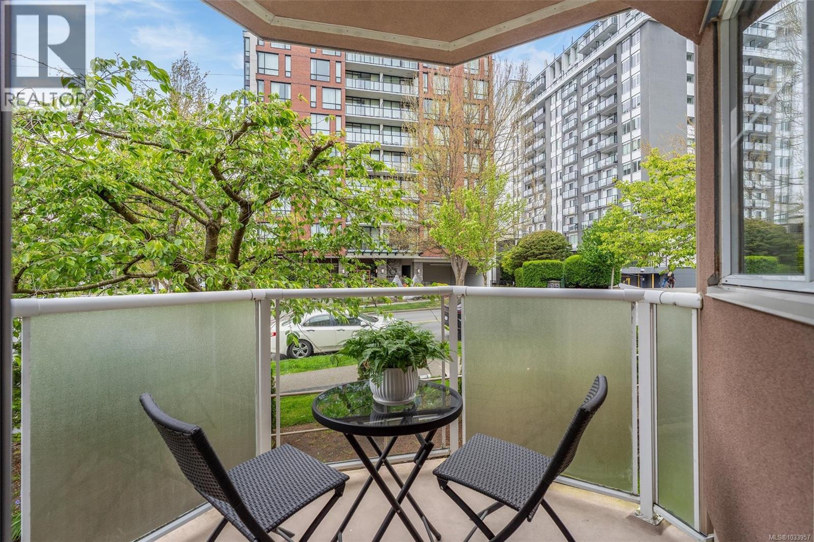 120 405 Quebec Street, Victoria