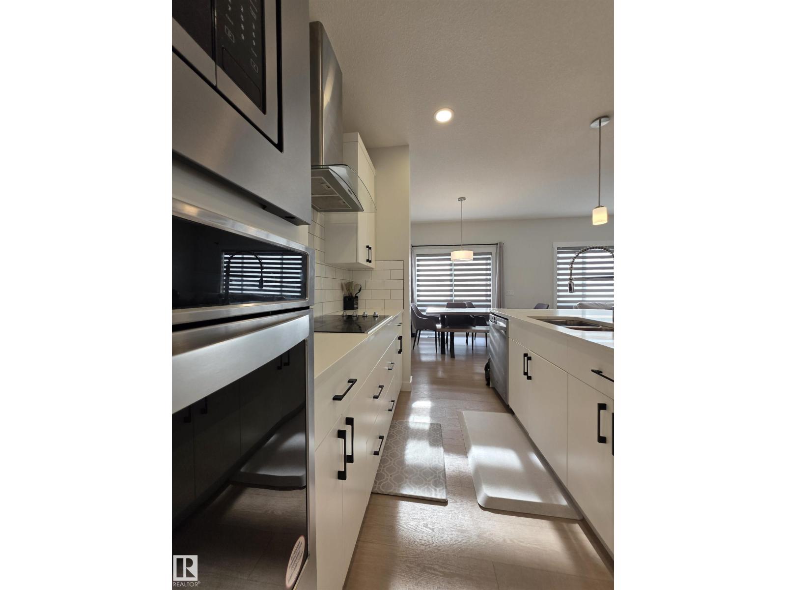 9952 227 ST NW - 10
