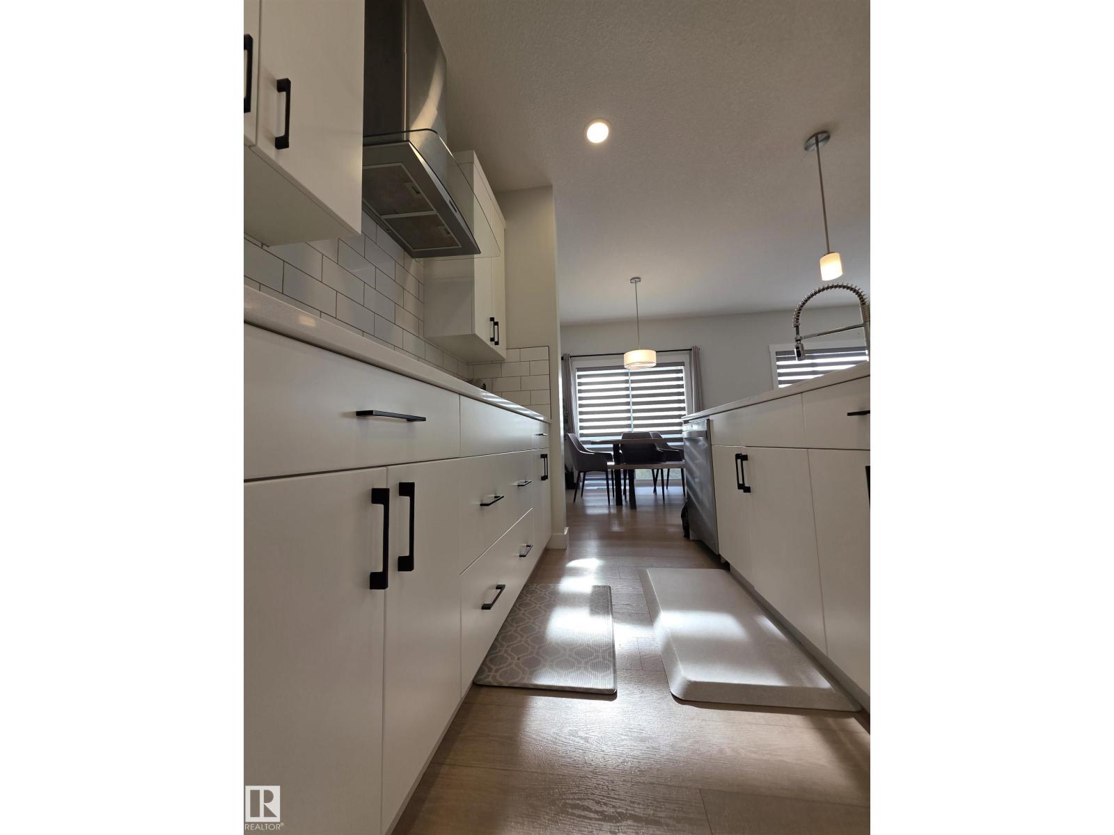9952 227 ST NW - 11
