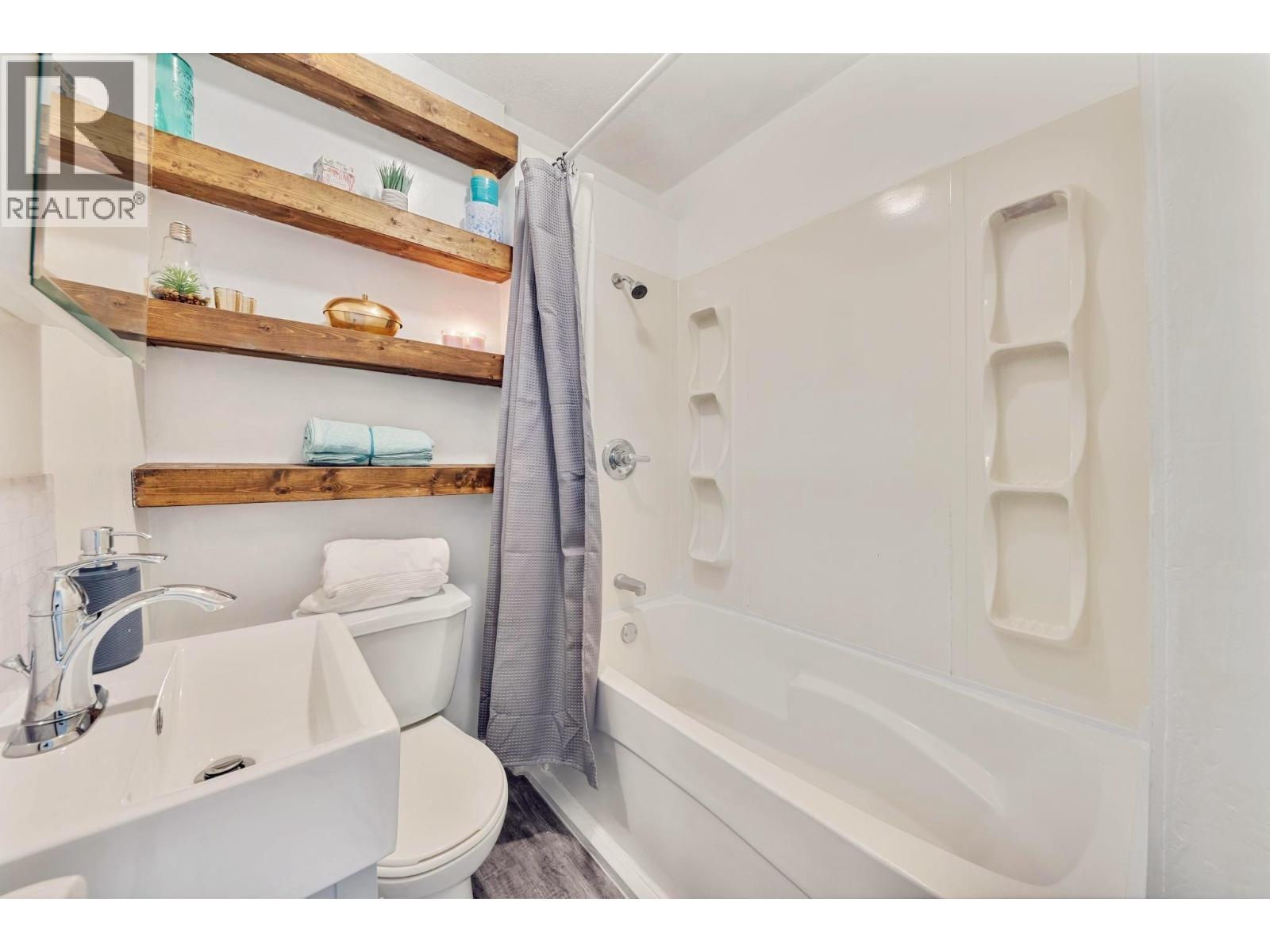5 Bed, 3 Bath House for Sale in Vancouver – 4331 MILLER STREET, Vancouver - Image 11