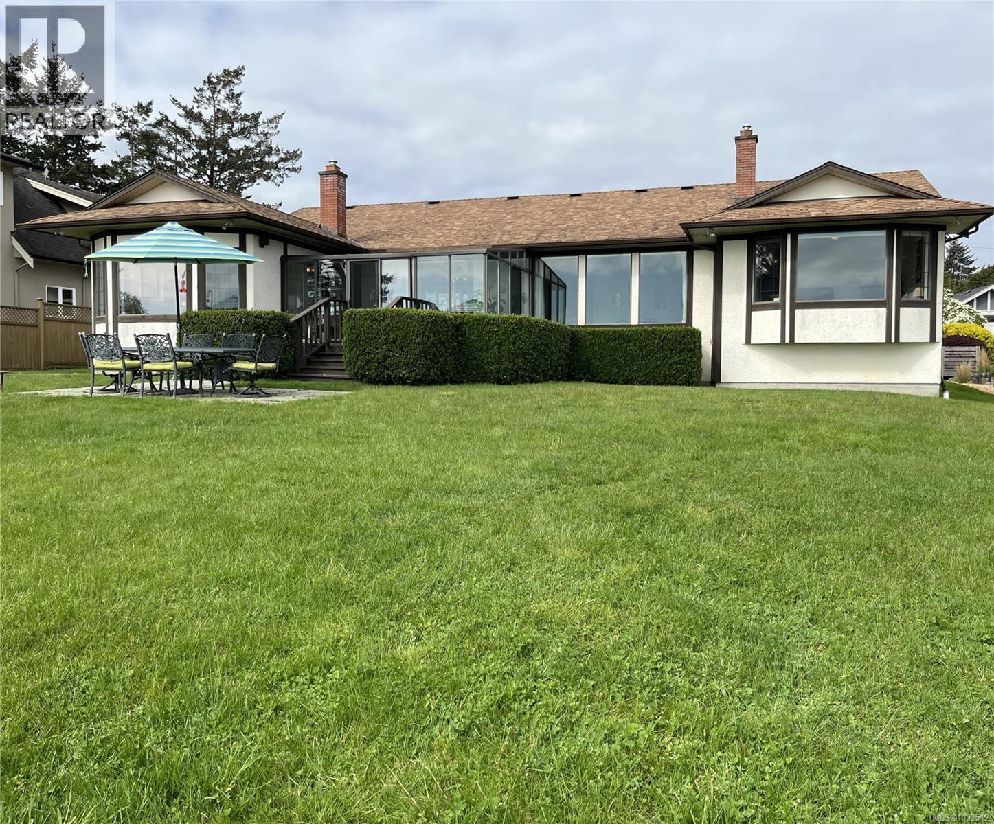  8877 Lochside Drive, North Saanich