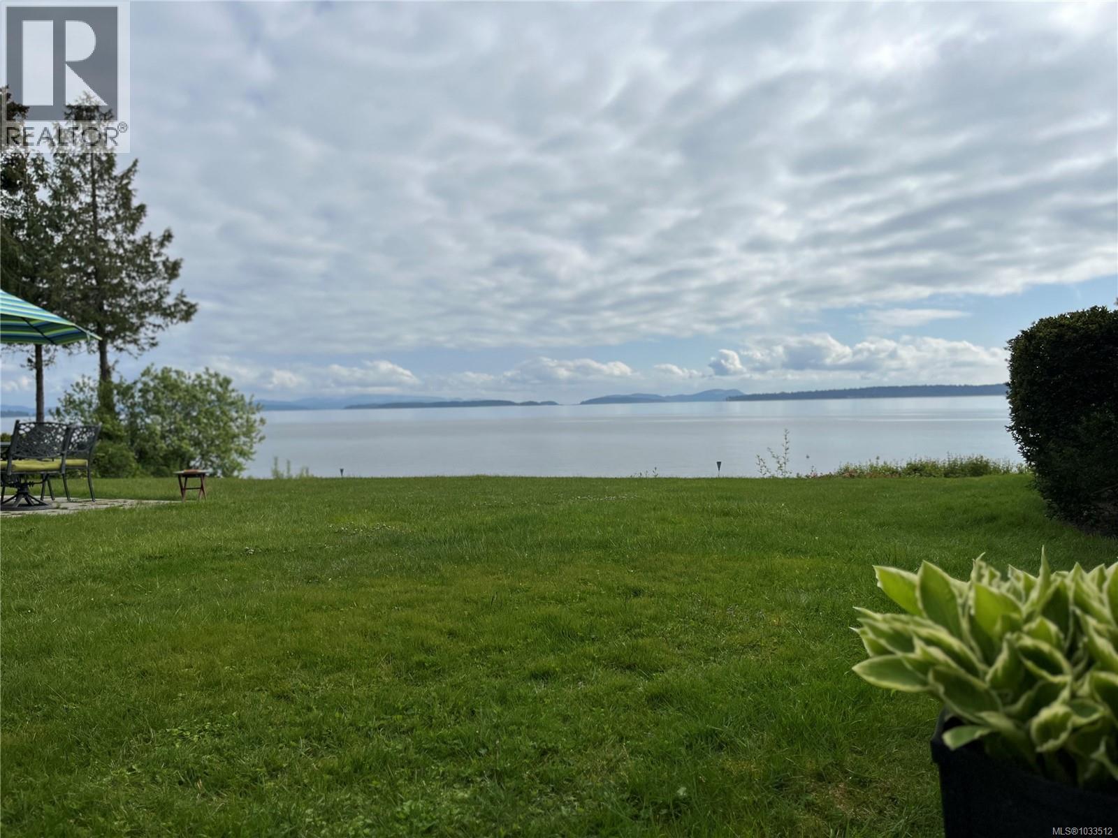  8877 Lochside Drive, North Saanich