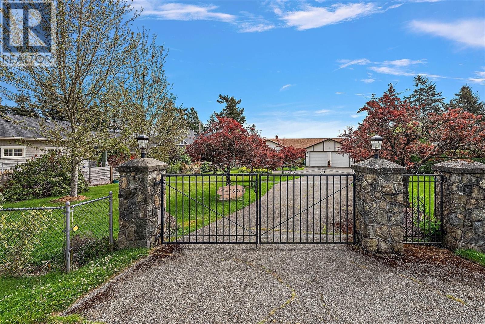  8877 Lochside Drive, North Saanich