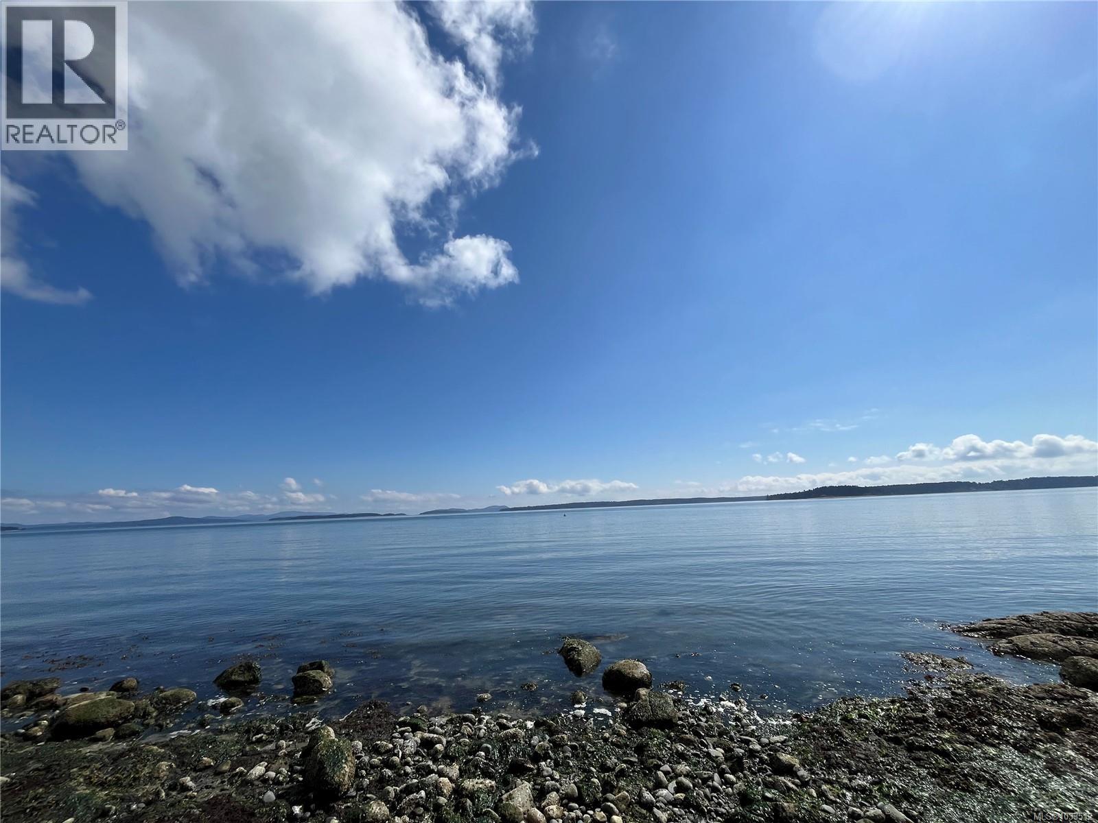  8877 Lochside Drive, North Saanich