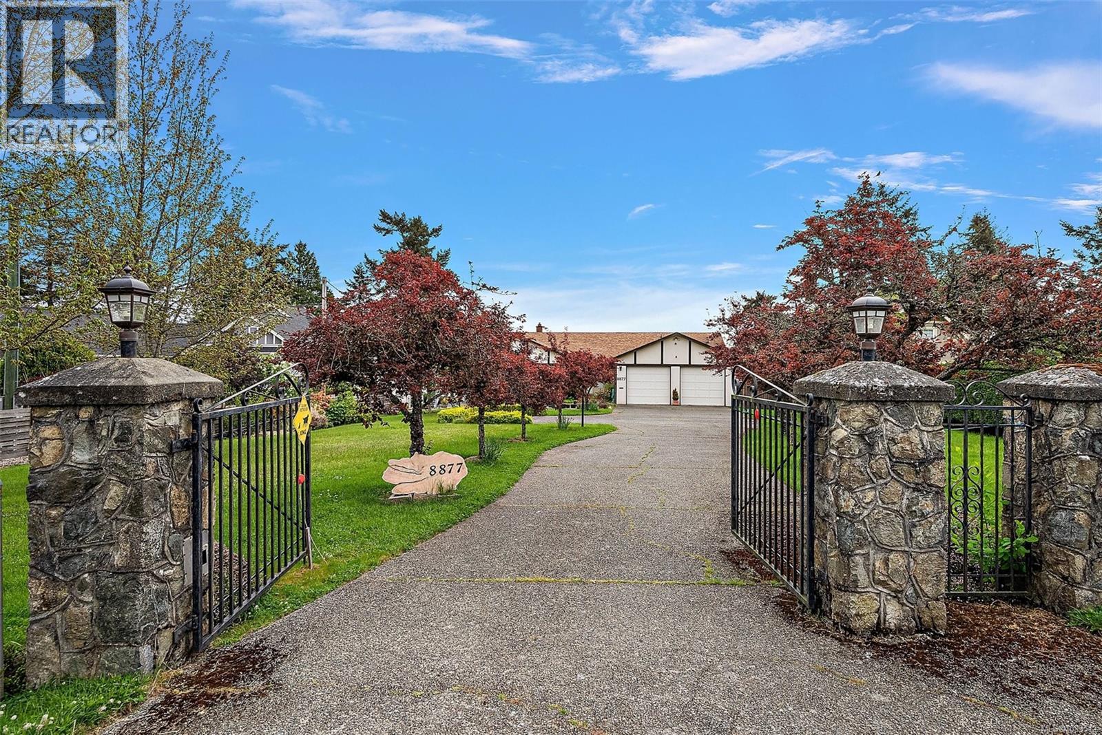 8877 Lochside Dr - 3