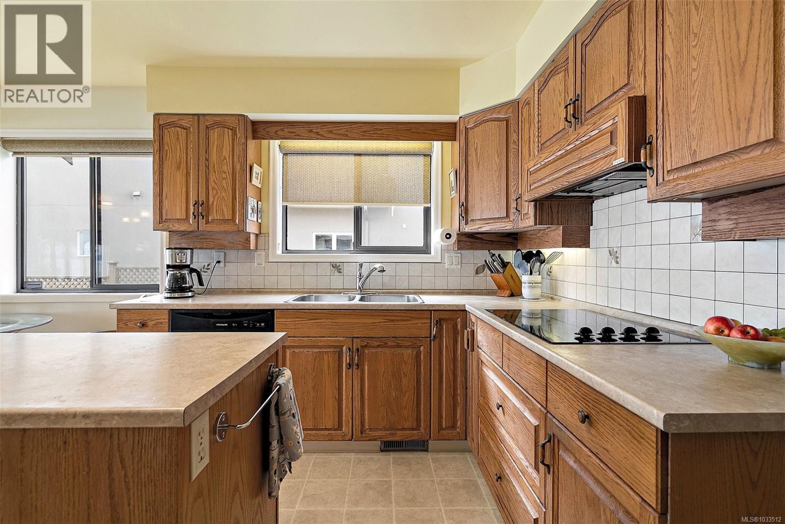  8877 Lochside Drive, North Saanich