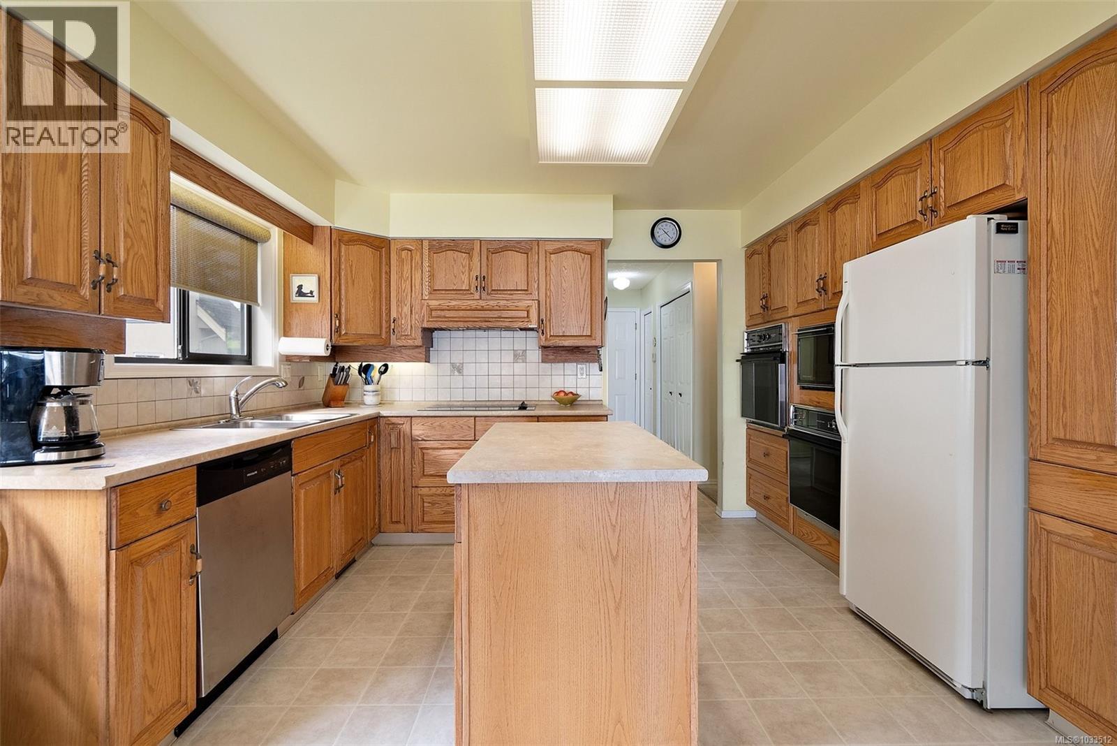  8877 Lochside Drive, North Saanich