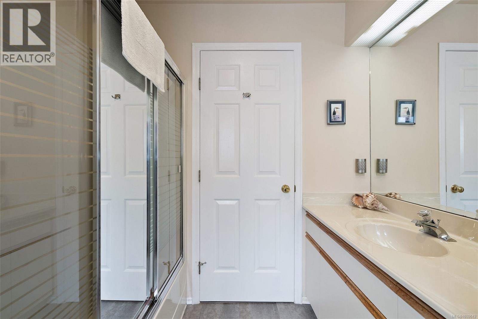  8877 Lochside Drive, North Saanich