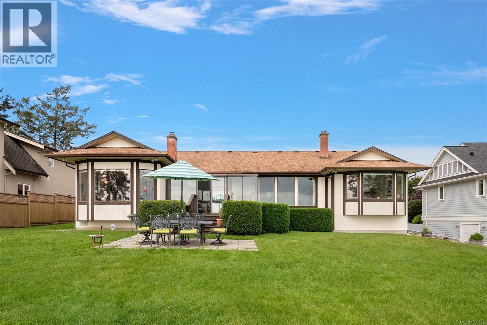  8877 Lochside Drive, North Saanich