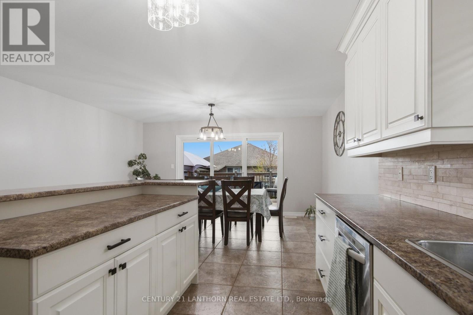 35 GALE CRESCENT - 16