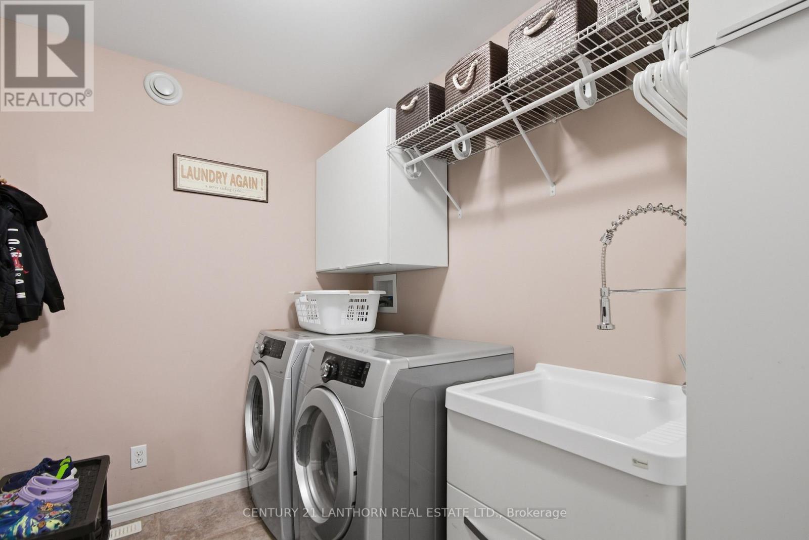 35 GALE CRESCENT - 25