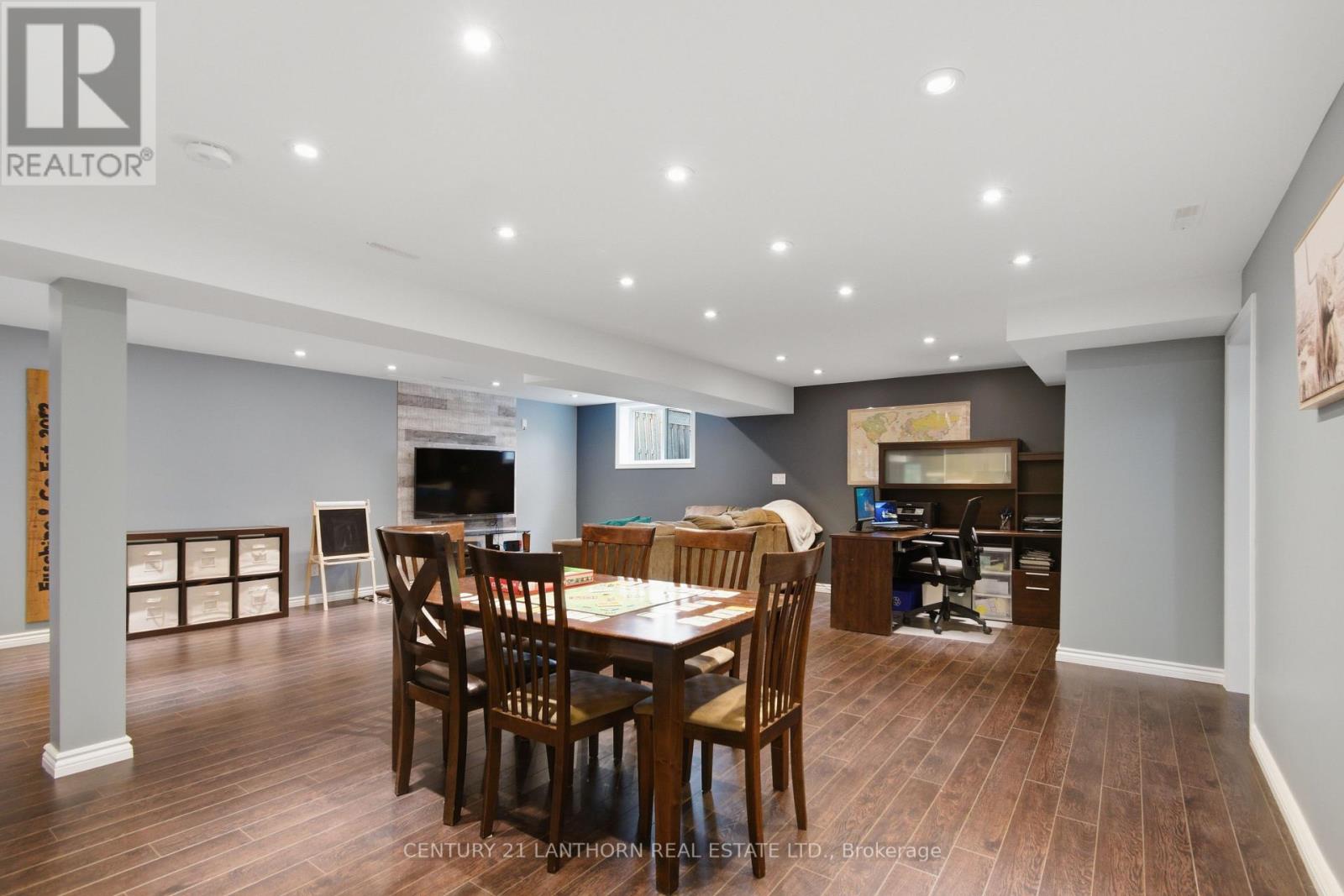 35 GALE CRESCENT - 31