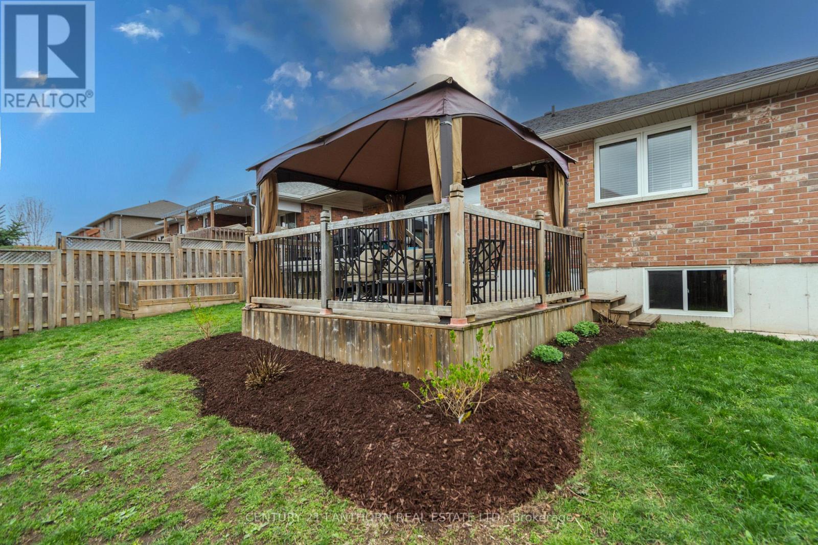 35 GALE CRESCENT - 36