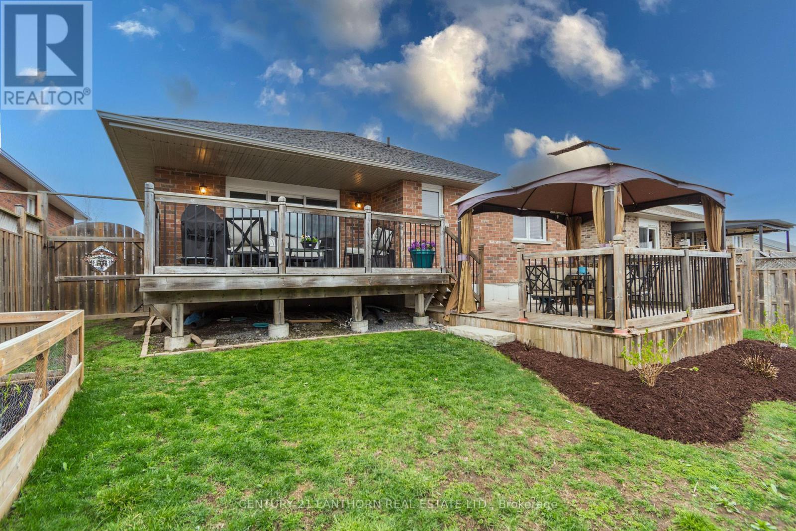 35 GALE CRESCENT - 37