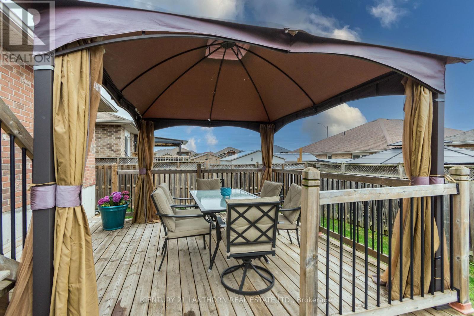 35 GALE CRESCENT - 38