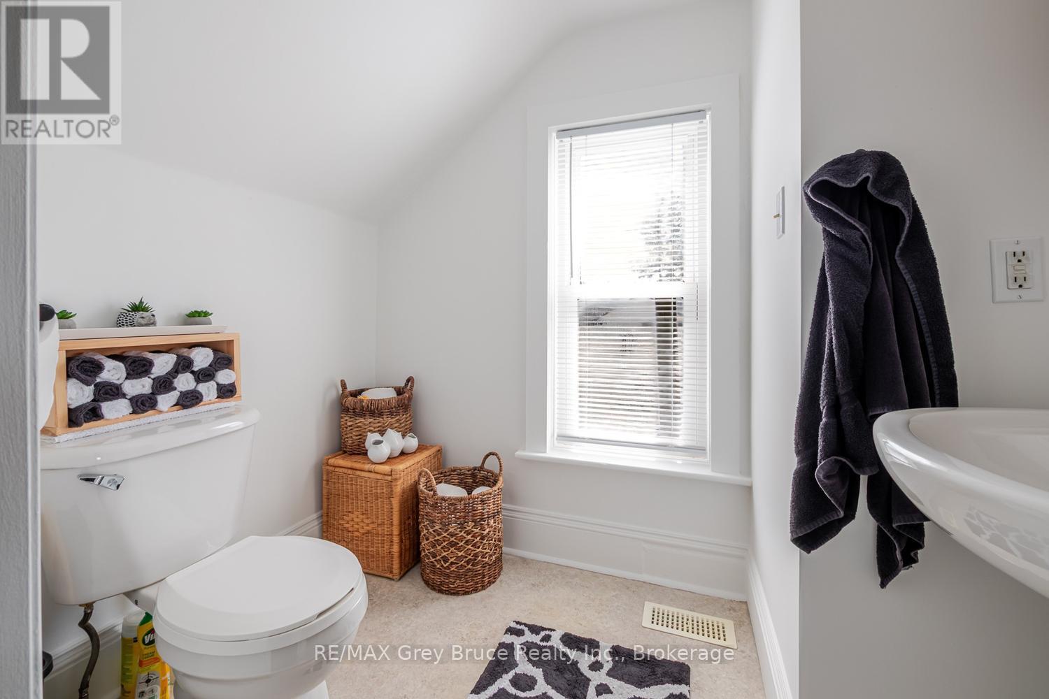 44 ALICE STREET W - 30