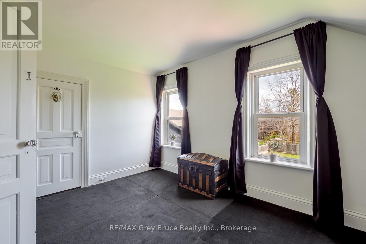 44 ALICE STREET W - 32