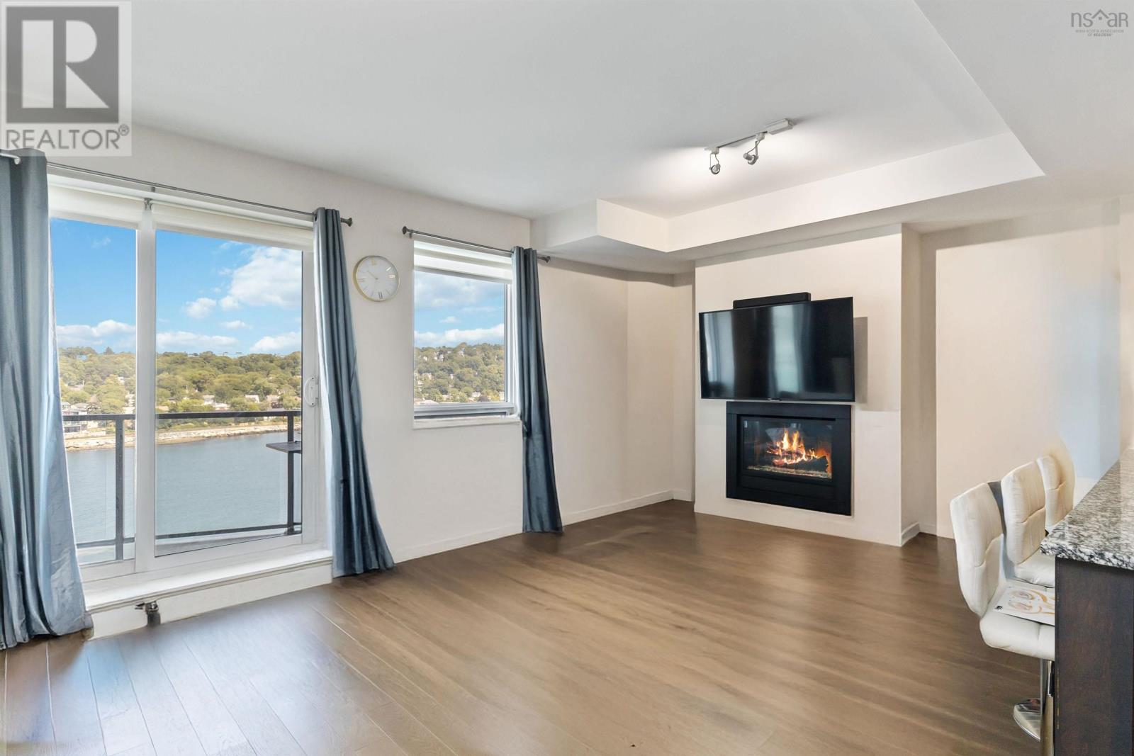 Property 38 of 41 of 701 67 Kings Wharf Place