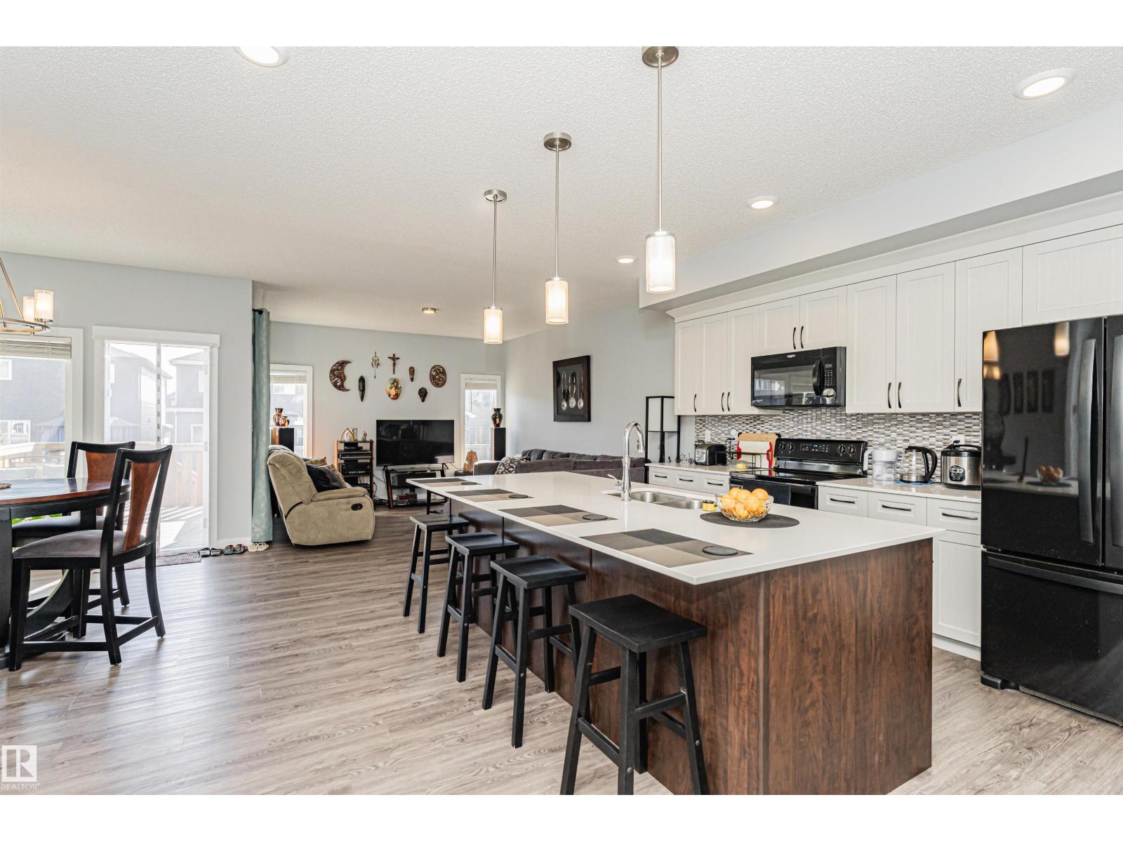 8147 226 ST NW - 11