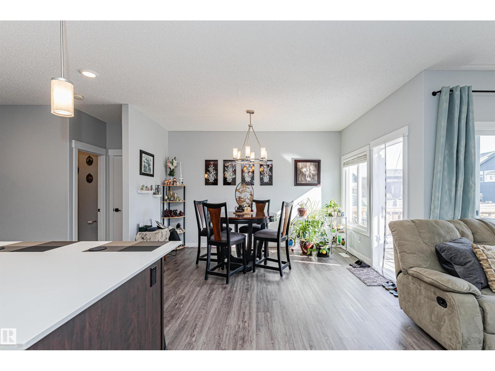 8147 226 ST NW - 12