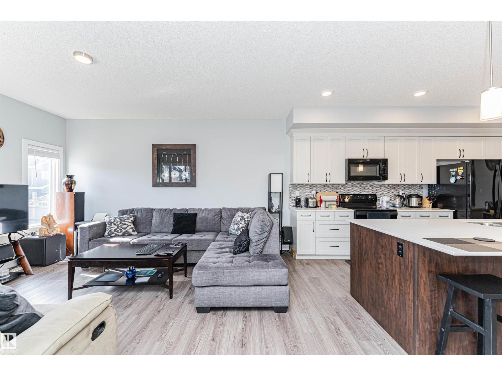 8147 226 ST NW - 15