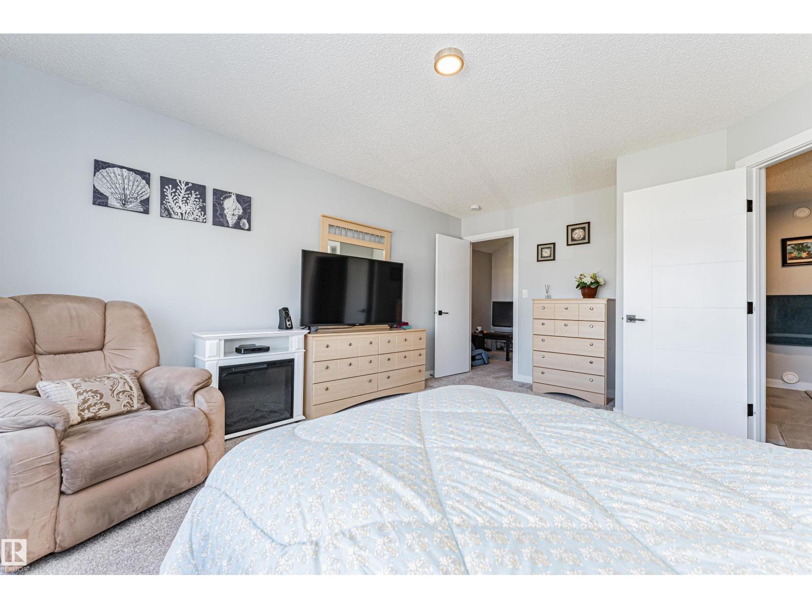 8147 226 ST NW - 25