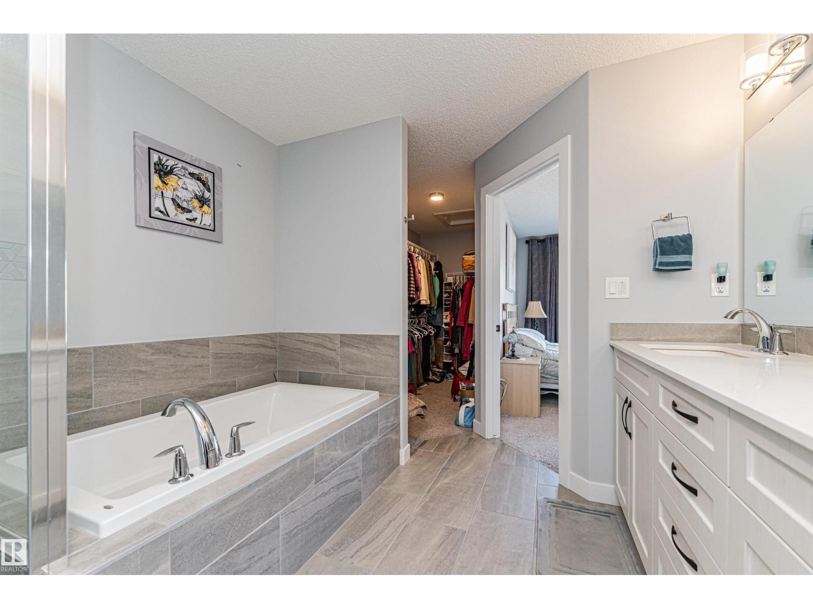 8147 226 ST NW - 28