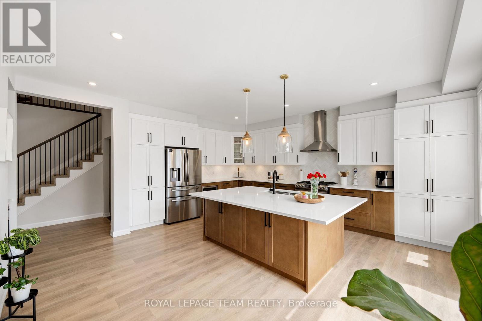 98 RALPH ERFLE WAY - 17